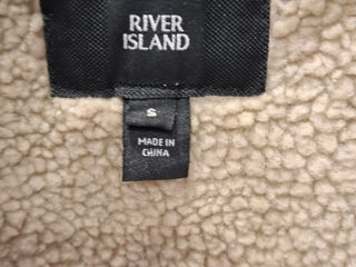 Куртка River Island.