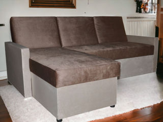 Canapea ce îmbină simplitate și confort