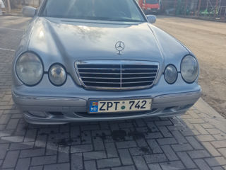 Mercedes E-Class foto 3