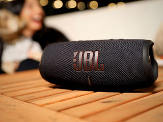 JBL Charge 5:Заряжай моменты музыкой!Мощный звук,беспрецедентная портативность ваш идеальный спутник foto 8