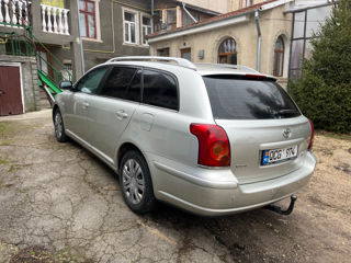 Toyota Avensis foto 4