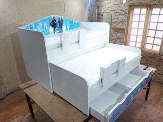 Двухспальная кровать с матрасами foto 1