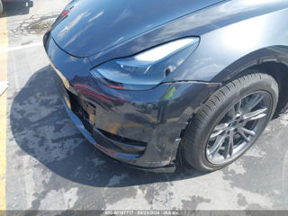 Tesla Model Y foto 3