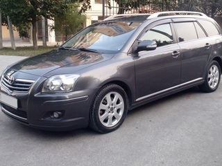 Toyota Avensis foto 1