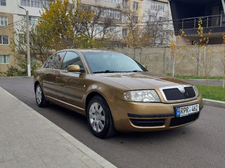 Skoda Superb foto 2