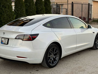 Tesla Model 3 foto 4