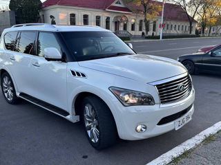 Infiniti QX56 foto 2