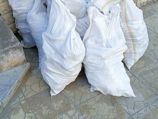Evacuarea sacilor de gunoi Hamali