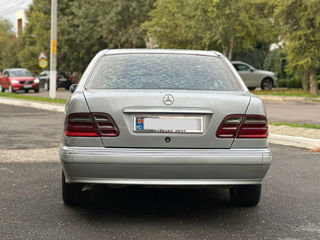 Mercedes E-Class foto 4