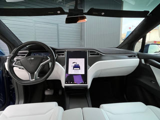 Tesla Model X foto 13