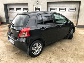 Toyota Yaris foto 2