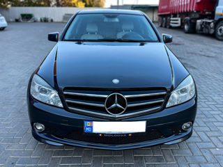 Mercedes C-Class foto 1