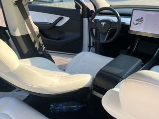 Tesla Model Y foto 6