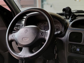 Renault Clio foto 8