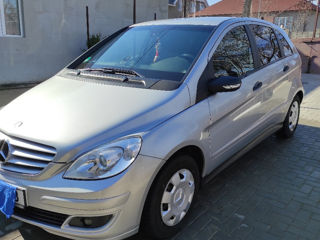 Mercedes B-Class foto 2