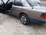 Mercedes Series (W124) foto 6