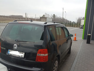 Volkswagen Touran foto 2