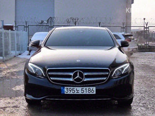 Mercedes E-Class foto 2