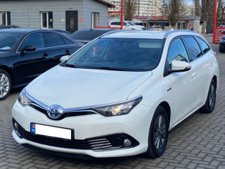 Toyota Auris фото 1