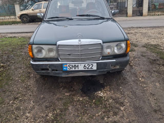 Mercedes Series (W123) foto 6