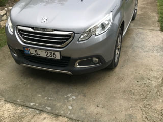 Peugeot 2008 foto 2