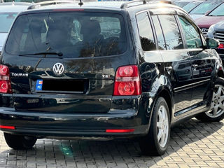 Volkswagen Touran foto 2