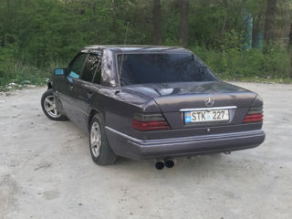 Mercedes Series (W124) foto 4