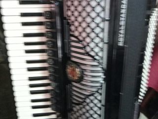 Acordeon german Royal Standard Montafana 120 basi complectat cu husa p/u spate !!!! foto 1