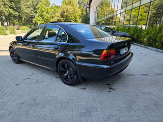 BMW 5 Series foto 4