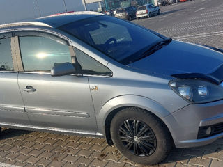 Opel Zafira foto 2