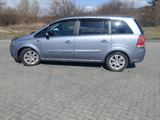 Opel Zafira foto 2