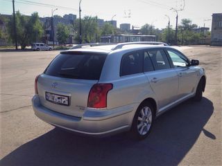 Toyota Avensis foto 4