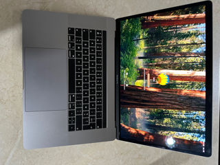 MacBook Pro 15 2018 foto 2