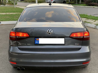 Volkswagen Jetta foto 2