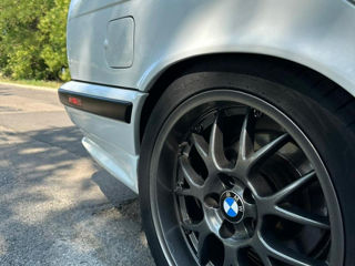 BMW 5 Series foto 4