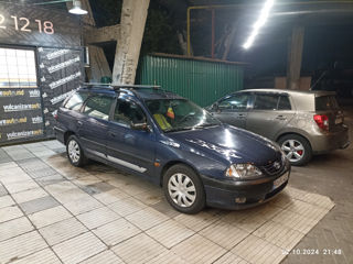 Toyota Avensis foto 6