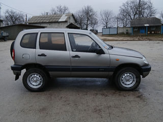 Chevrolet Niva foto 2