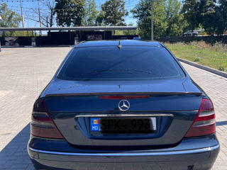 Mercedes E-Class foto 2