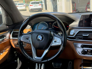 BMW 7 Series фото 8