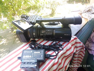 Идеальная,малоиспользованая видеокамера SONY HDR FX-1000E.Made in Japan.Привезена из Дании.Плюс - foto 1