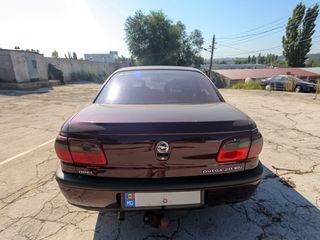 Opel Omega foto 4