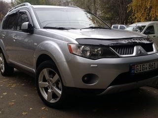 Mitsubishi Outlander foto 3