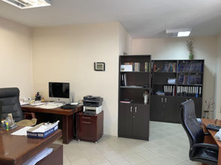 Camere separate (130m2) de inchiriat intr-o cladire de birouri, in centru, str. A. Sciusev- B.Bodoni
