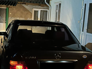 Mercedes E-Class foto 4