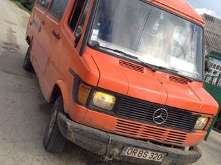 Mercedes 208 foto 5