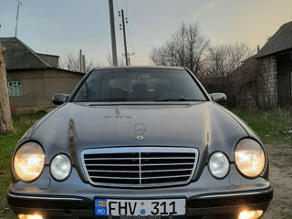 Mercedes E-Class foto 8