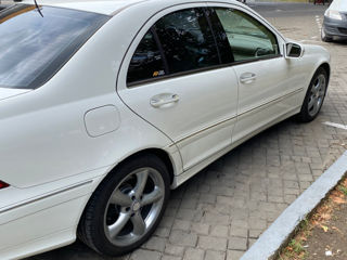 Mercedes C-Class foto 3