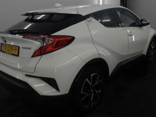 Toyota C-HR foto 2