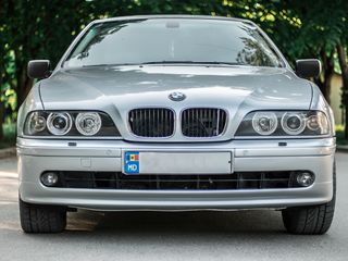 BMW 5 Series foto 1