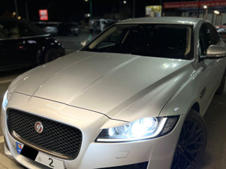 Jaguar XF foto 2